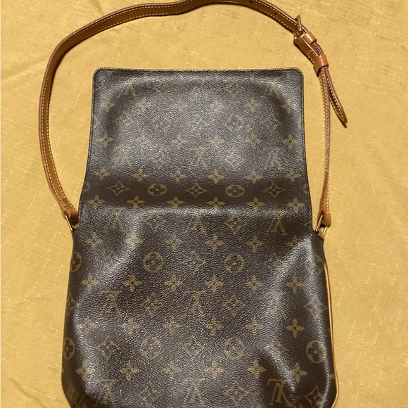 Louis Vuitton Shoulder Bag - Picture 3 of 9